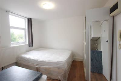 Studio Flat In Willesden Green, &pound;950 Per Month Main Photo