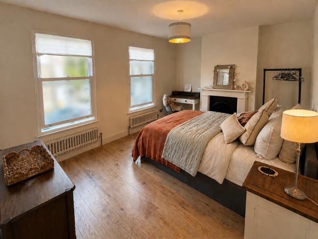 Quiet Home with Double Rooms in South Wimbledon Main Photo