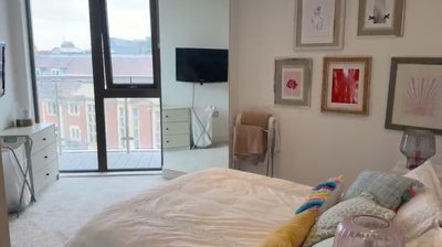 One bed with balcony and parking, close to station Main Photo