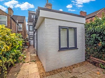 Stunning Studio in Queenswalk, Woodston Main Photo