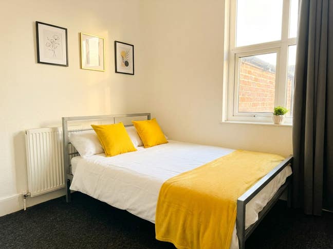 Modern Double Room, HU5  Main Photo
