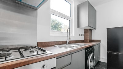 Short Let Only - Bills inc - West Croydon Main Photo