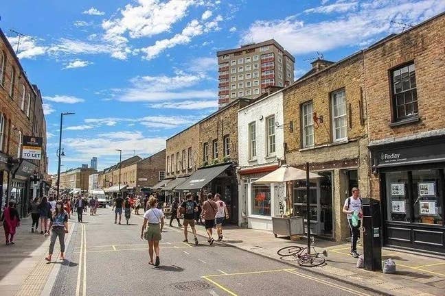 Top Double Room with Balcony-Hackney-Broadway Mk Main Photo