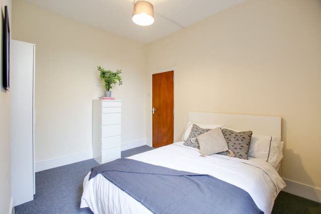 Double room - short walk to West Ealing ST  Main Photo