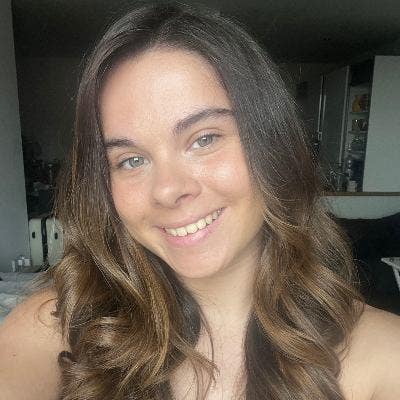 I am a professional female aged 26 looking fo... Main Photo