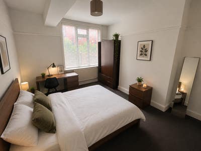  🔥Large Room Available- Professional Houseshare🔥 Main Photo