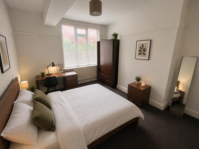  🔥Large Room Available- Professional Houseshare🔥 Main Photo