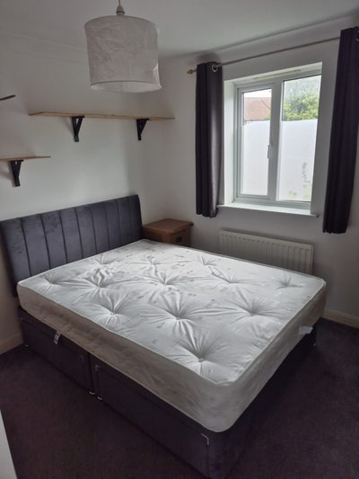 Small double room in Horfield (professional only) Main Photo