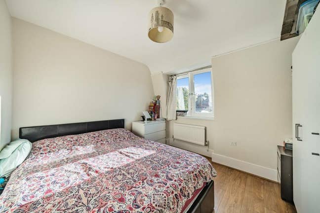 Well refurbished 5 bed flat with Big Living Room Main Photo