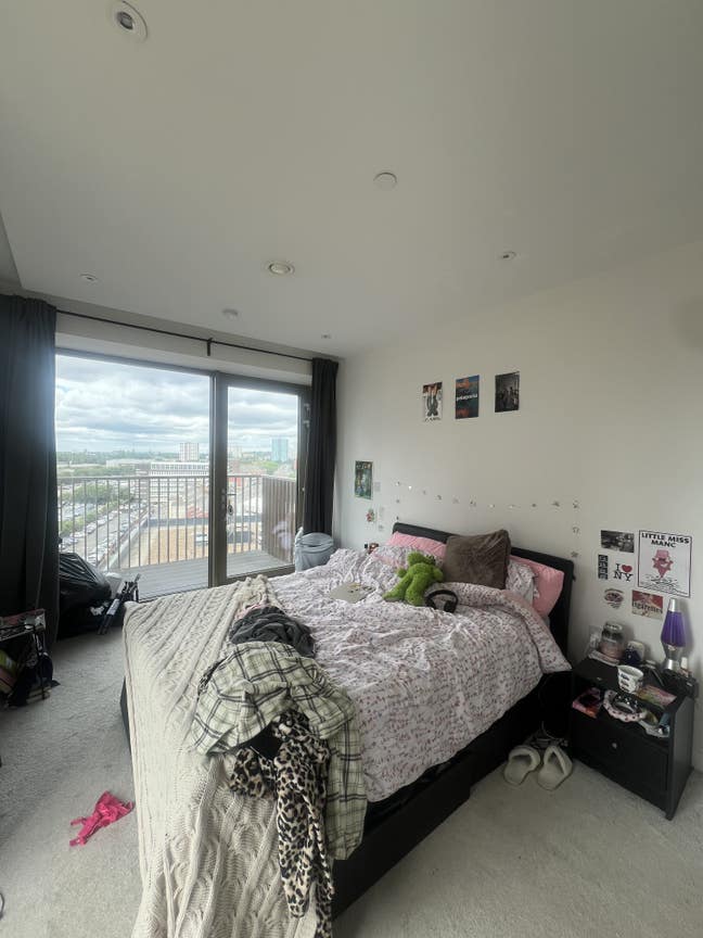 1 bed available in 3 bed flat Main Photo