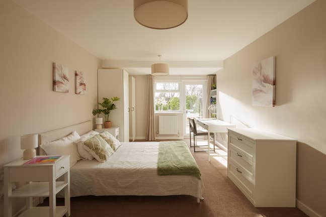Luxury - All Ensuite | All Bills | Professional Main Photo