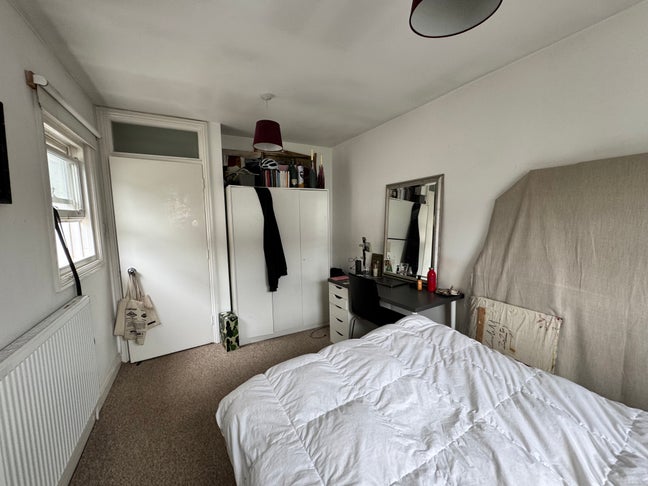 Bright double room in central london  Main Photo