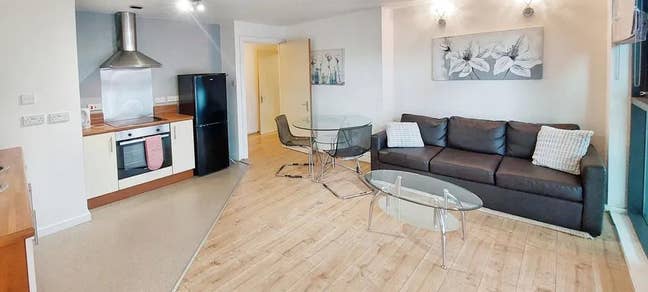Room to let! Females only! Looking for a flatmate Main Photo