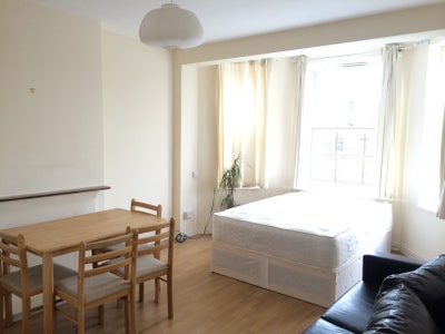 Large Room  Available – Elephant & Castle - Zone 1 Main Photo