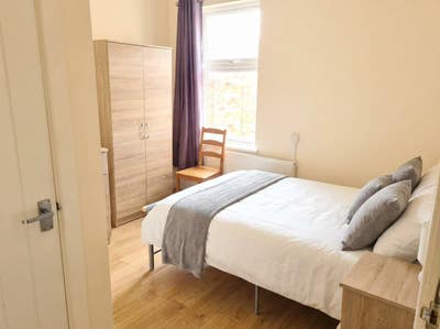 Modern Double Room, Beverley Road  Main Photo