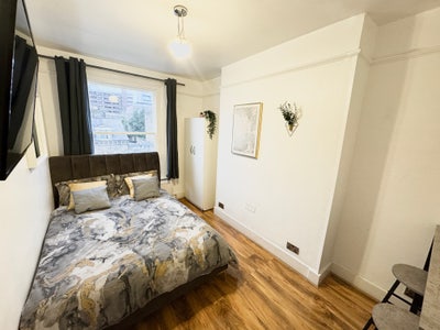 Double Room Clean & Quiet Flat in Putney Main Photo