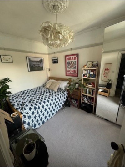 Double room available in houseshare  Main Photo