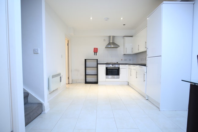 Large 3 bedroom 2 bathroom flat in Holloway Road Main Photo