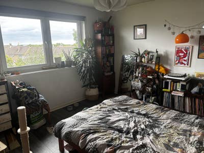 Spacious Double Room Available to Rent Main Photo
