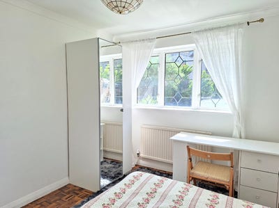 Dbl room-bills inc.,garden & parking Main Photo