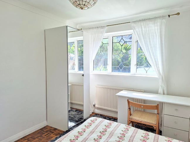 Dbl room-bills inc.,garden & parking Main Photo