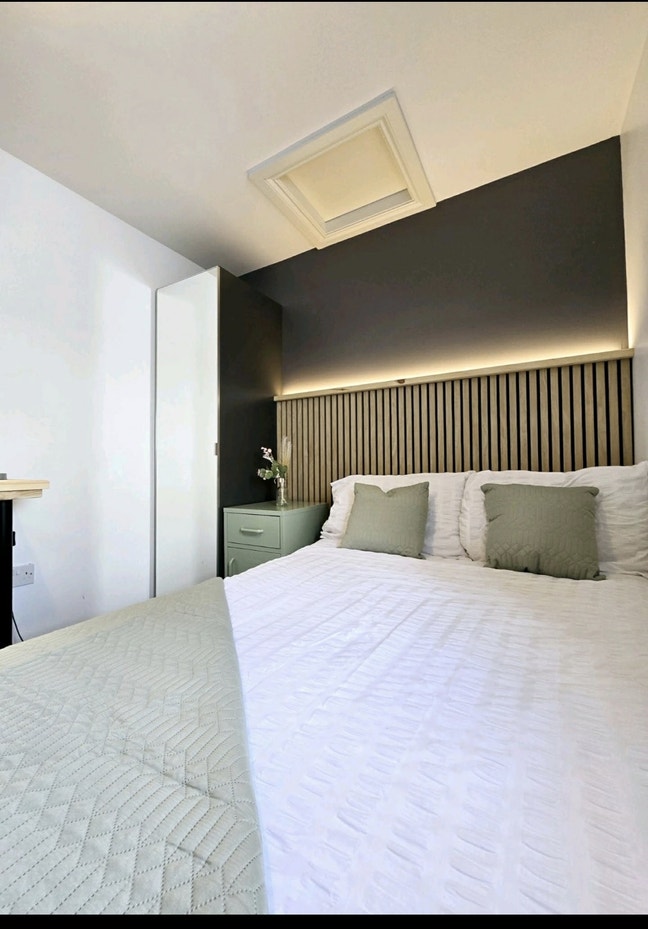 Young Professionals - Luxury House Share Main Photo