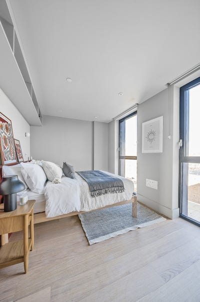 Beautiful Double in Modern Building. All Bills Inc Main Photo