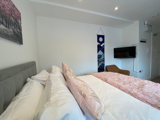Specious Ensuite Double Room with Shared Kitchen Main Photo