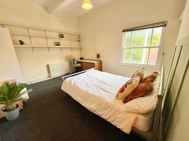 SPACIOUS Double Room near Victoria Centre Main Photo
