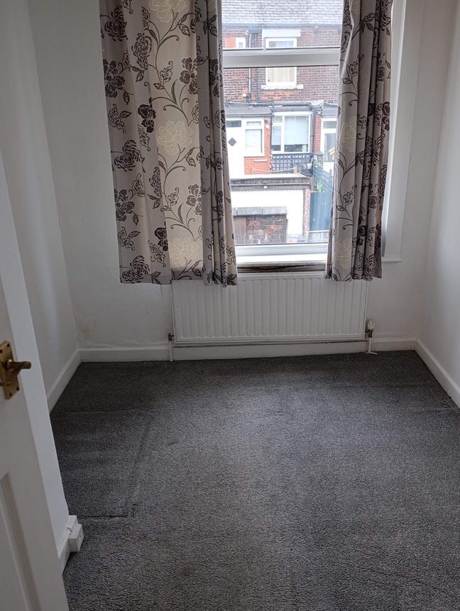 One Room available in Royton Near Royal Oldham Hos Main Photo