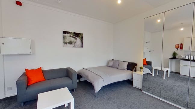 Double XLarge Bedsit next to Salford Royal🏥 Main Photo