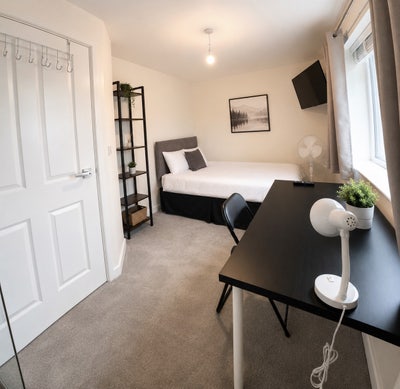 Double room &pound;600pcm . No deposit . 5mins to Town Main Photo