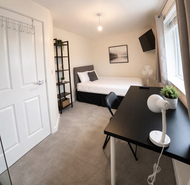 Double room &pound;600pcm . No deposit . 5mins to Town Main Photo