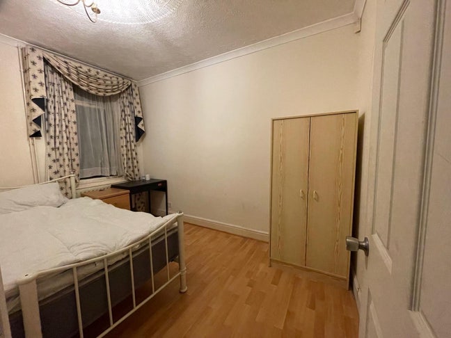 Double room. Bills  included. Near hospital Main Photo