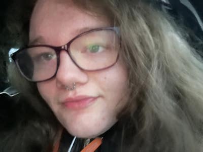 19 year old woman  Main Photo