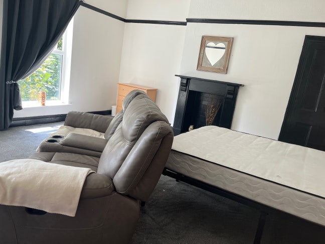 Extra Large Double Room, 5 mins to Town Centre Main Photo