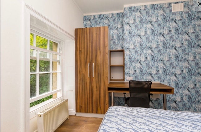 En-suite room available  Main Photo