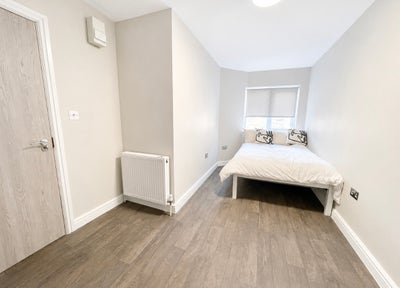 Ensuite Double Room Located in Riverdale Rd SE18! Main Photo