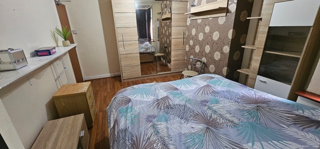 Room rental available for people on UC  Main Photo
