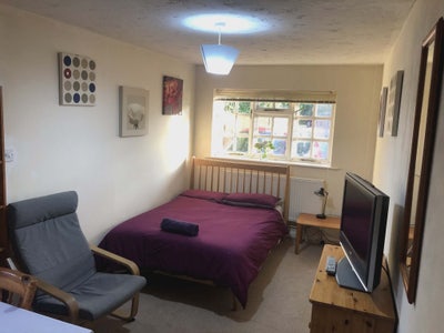 Self contained annex with en-suite M - F. Main Photo