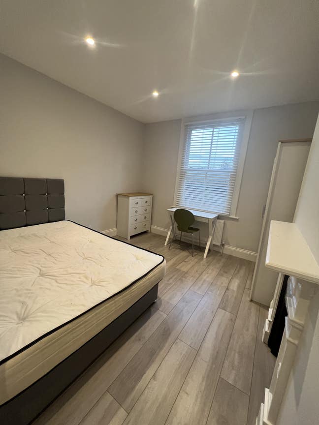 Modern 2 Spacious Bedroom  Main Photo