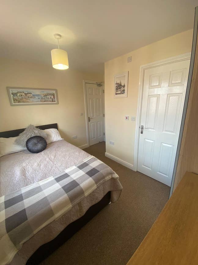 Modern Double Room Available – All Bills Included Main Photo