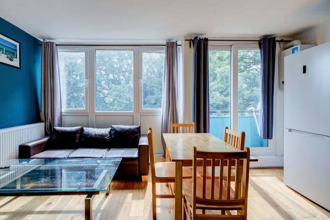 Stylish Double Room Available-Ibsley Gardens  Main Photo
