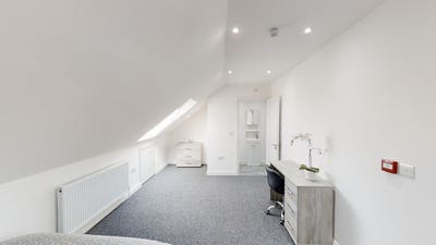 EN-SUITE ROOM Main Photo