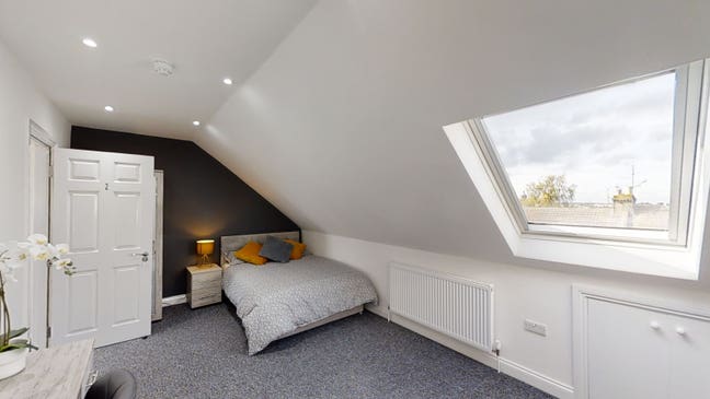 EN-SUITE ROOM Main Photo