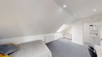 EN-SUITE ROOM Main Photo