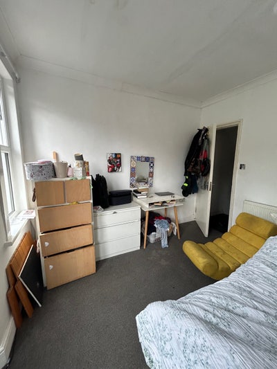 Big spacious room  Main Photo