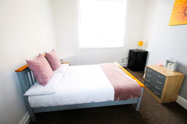🏡 Spacious Double Room | All Bills Included |  Main Photo