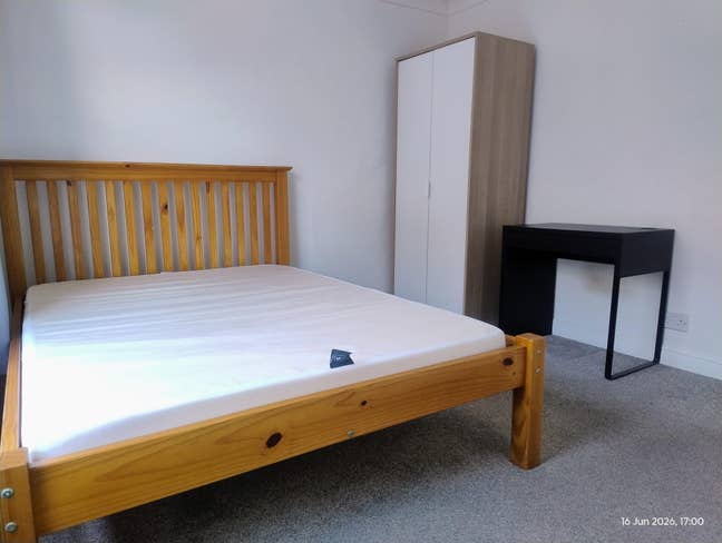 Double Room in Shared House – Great Location! Main Photo