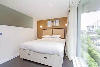 A Stunning Waterfront Sanctuary in the Heart of Lo Main Photo